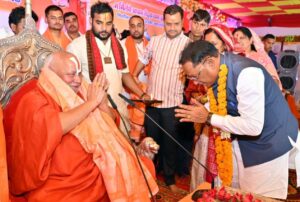 तेंदुवा धाम, रायपुर  में श्रीराम कथा का भव्य शुभारंभ: मुख्यमंत्री श्री विष्णु देव साय ने लिया संतों का आशीर्वाद