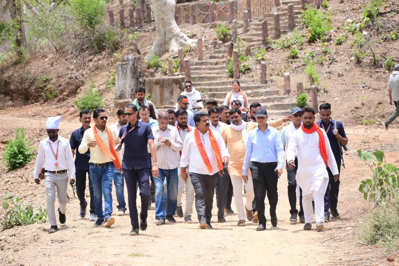 उप मुख्यमंत्री श्री विजय शर्मा ने भोरमदेव कॉरिडोर निर्माण का किया निरीक्षण, बैठक लेकर की प्रगति की गहन समीक्षा