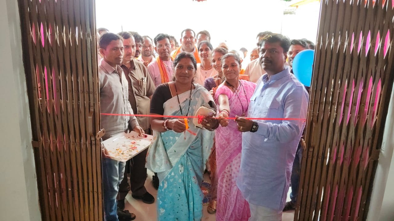 रायपुर : ’मर्दापाल में वन मंत्री ने ग्राम पंचायत भवन और महतारी सदन का किया लोकार्पण’