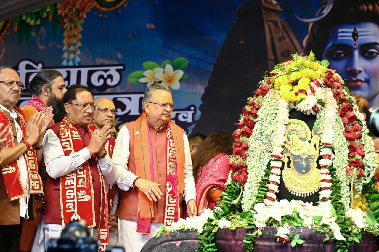 रायपुर : मुख्यमंत्री श्री विष्णु देव साय ने भगवान शिव का रुद्राभिषेक कर प्रदेशवासियों के सुख-समृद्धि और खुशहाली की कामना की